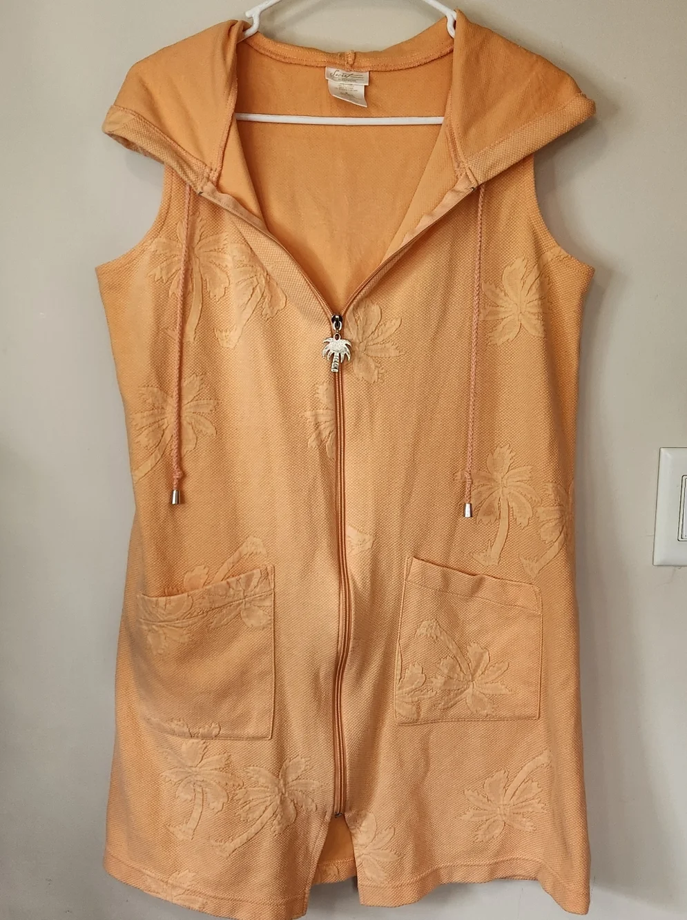 Secret Treasres Palm Tree Print Beach Cover Up Robe. Hooded Peach Color. Size M